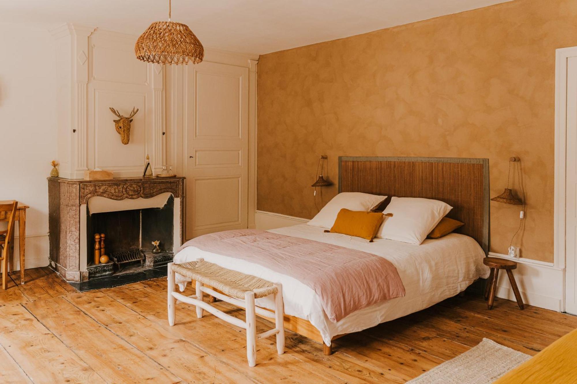 Maison D'Hotes Et Gite De Charme Avec Piscine, La Lhuiseraie Экстерьер фото